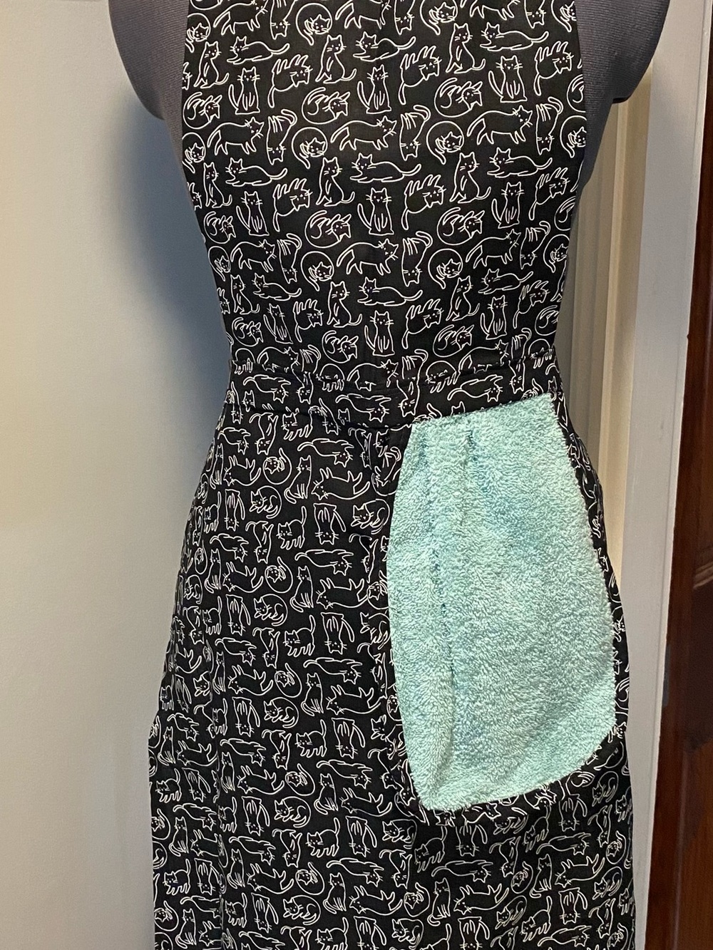 Black Cat-Print apron with Mint towel